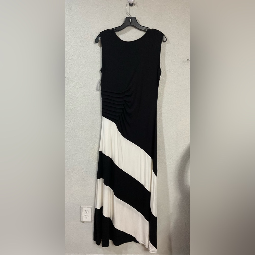 Roz & Ali Black and White Maxi Dress NWT - Picture 3 of 7